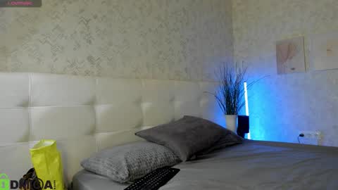 Snapshot of nicole_charm chatting on October 2025 08:20:01 PM GMT7TueWedThSu 0300am-0900am. Sa 1000am-0400pm online show from October 2025 08:20:01 PM