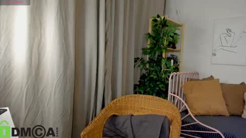 Snapshot of nicole_charm chatting on October 2025 08:10:01 PM GMT7TueWedThSu 0300am-0900am. Sa 1000am-0400pm online show from October 2025 08:10:01 PM