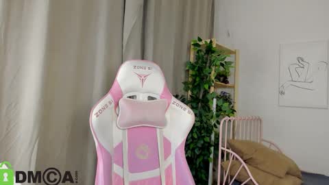 Snapshot of nicole_charm chatting on October 2025 08:20:01 PM GMT7TueWedThSu 0300am-0900am. Sa 1000am-0400pm online show from October 2025 08:20:01 PM