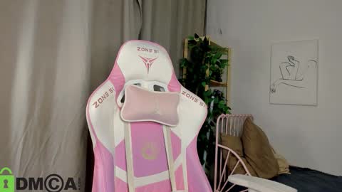 Snapshot of nicole_charm chatting on October 2025 08:18:01 PM GMT7TueWedThSu 0300am-0900am. Sa 1000am-0400pm online show from October 2025 08:18:01 PM