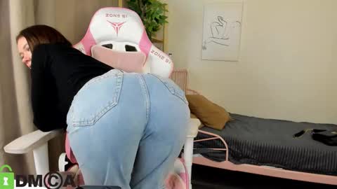 Snapshot of nicole_charm chatting on October 2025 08:04:02 PM GMT7TueWedThSu 0300am-0900am. Sa 1000am-0400pm online show from October 2025 08:04:02 PM