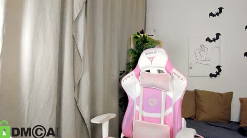 Snapshot of nicole_charm chatting on October 2025 08:32:01 PM GMT7TueWedThSu 0300am-0900am. Sa 1000am-0400pm online show from October 2025 08:32:01 PM