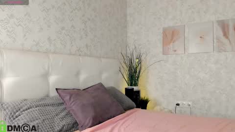 Snapshot of nicole_charm chatting on November 2025 08:09:01 PM GMT7TueWedThSu 0300am-0900am. Sa 1000am-0400pm online show from November 2025 08:09:01 PM