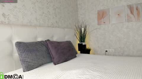 Snapshot of nicole_charm chatting on November 2025 08:10:01 PM GMT7TueWedThSu 0300am-0900am. Sa 1000am-0400pm online show from November 2025 08:10:01 PM