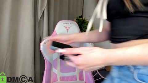 Snapshot of nicole_charm chatting on November 2025 05:12:01 PM GMT7TueWedThSu 0300am-0900am. Sa 1000am-0400pm online show from November 2025 05:12:01 PM