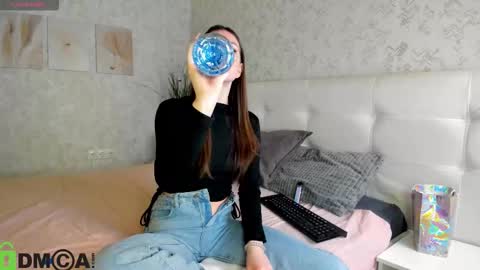 Snapshot of nicole_charm chatting on November 2025 04:39:01 PM GMT7TueWedThSu 0300am-0900am. Sa 1000am-0400pm online show from November 2025 04:39:01 PM