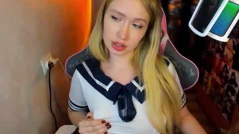 Nicole online show from October 2025 10:10:02 PM