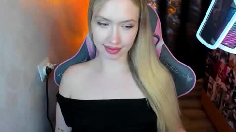 Nicole online show from November 2025 03:00:01 PM