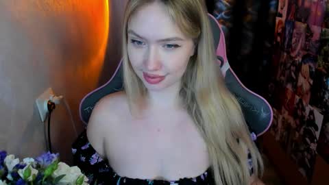 Nicole online show from November 2025 07:13:01 PM