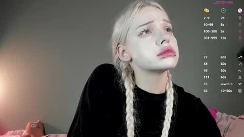 Snapshot of nicole_yo chatting on October 2025 03:40:02 PM Mary online show from October 2025 03:40:02 PM