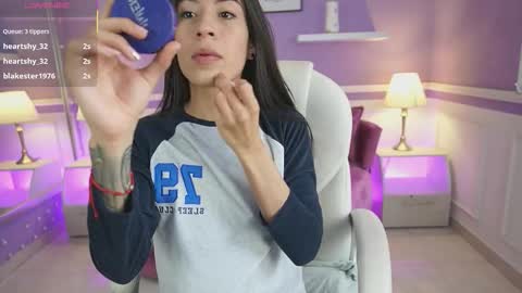 Nicole Crawft online show from October 2025 07:33:02 PM