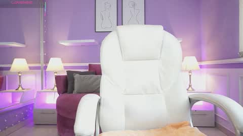 Nicole Crawft online show from October 2025 07:23:02 PM