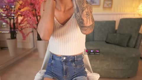 Nicole Crawft online show from November 2025 07:14:01 PM