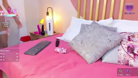 Snapshot of nicolee_angels chatting on October 2025 08:04:01 PM N i c o l e online show from October 2025 08:04:01 PM