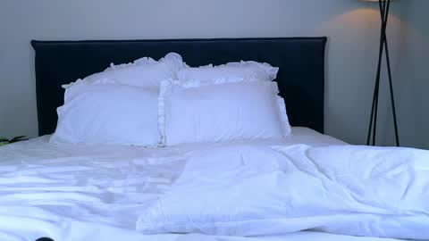 Nicole online show from October 2025 05:19:02 AM