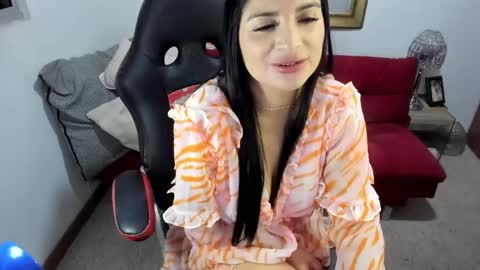 Nicolettcolin  online show from December 2024 11:38:02 PM