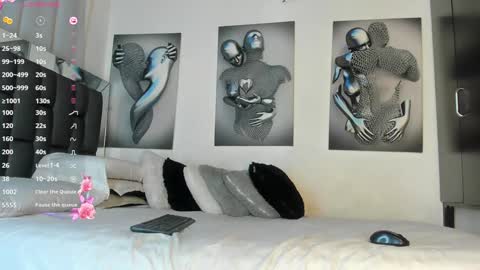 nicolle_hanks1 online show from December 2024 03:18:02 AM