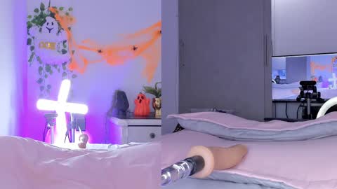 Nicolle Saenzz online show from October 2025 10:40:01 PM