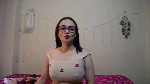 Snapshot of nicolle_sky chatting on January 2025 05:41:01 PM nicolle_sky online show from January 2025 05:41:01 PM