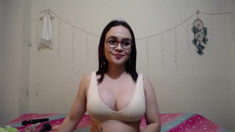 Snapshot of nicolle_sky chatting on March 2025 06:19:01 PM nicolle_sky online show from March 2025 06:19:01 PM