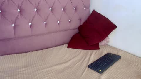 nicoo_2036 online show from September 2025 01:38:02 AM