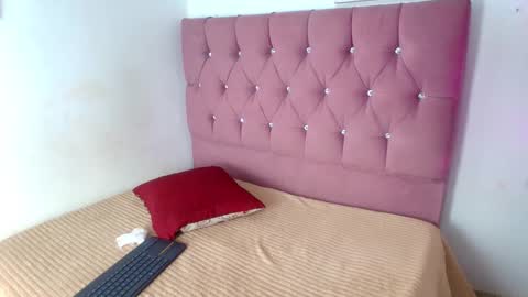 nicoo_2036 online show from September 2025 01:02:01 PM