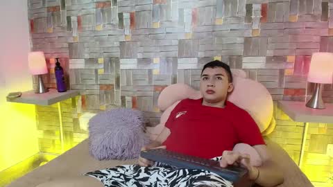 nicoo_2036 online show from September 2025 01:46:01 PM