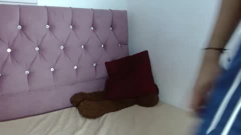 nicoo_2036 online show from September 2025 02:33:02 PM