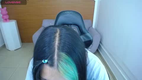 Nic online show from October 2025 08:28:02 PM