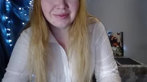 nightlaura online show from December 2024 10:52:02 PM
