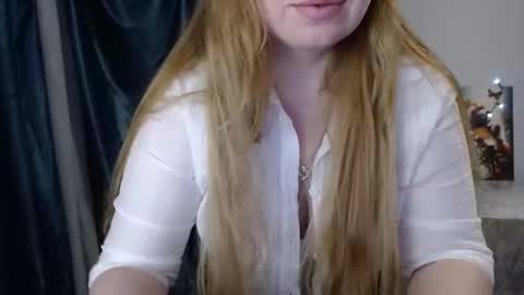 nightlaura online show from February 2025 11:32:01 PM