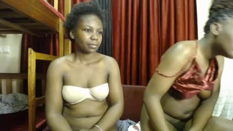 Snapshot of nightnurse_xx chatting on November 2025 01:06:01 AM Tina online show from November 2025 01:06:01 AM