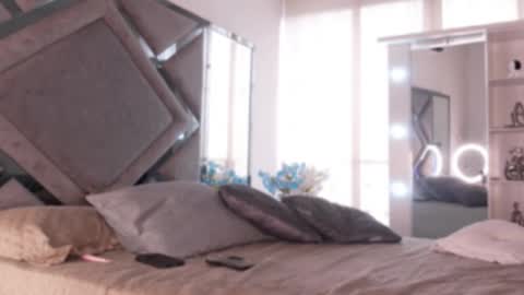 niiaa01 online show from October 2025 07:36:02 PM