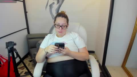 Anni online show from February 2025 10:20:02 PM