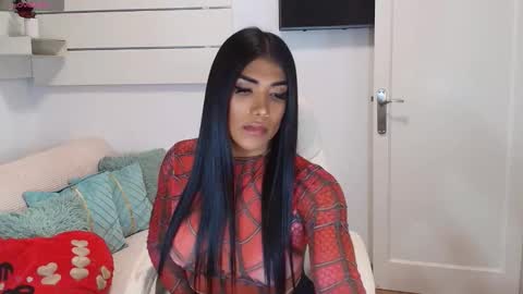 Snapshot of niickylovee chatting on October 2025 02:43:02 AM Nicolle Bustamante online show from October 2025 02:43:02 AM