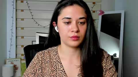 Nika online show from September 2025 06:53:01 PM