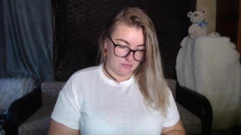 Snapshot of nikaskylink chatting on October 2025 03:51:02 AM Nika online show from October 2025 03:51:02 AM