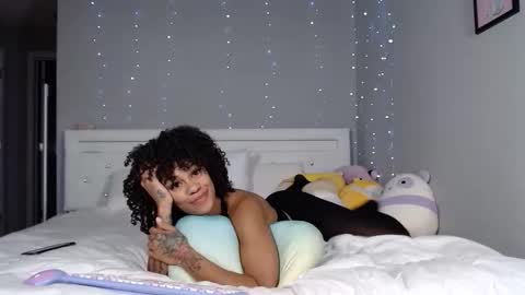 Snapshot of nikayasworld chatting on October 2025 01:20:02 AM nikayasworld online show from October 2025 01:20:02 AM