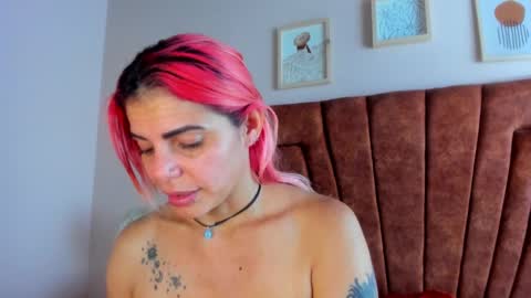 niki online show from February 2025 10:42:01 AM