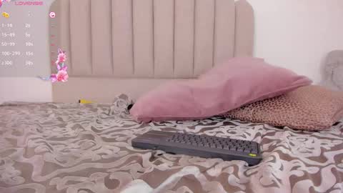 Snapshot of nikki_angel_ chatting on February 2025 11:14:02 PM NIkki Angel online show from February 2025 11:14:02 PM