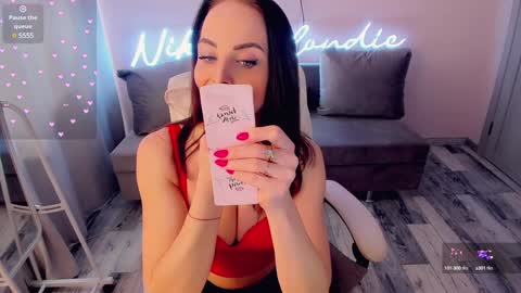 nikki_blondiee online show from January 2025 07:03:01 AM