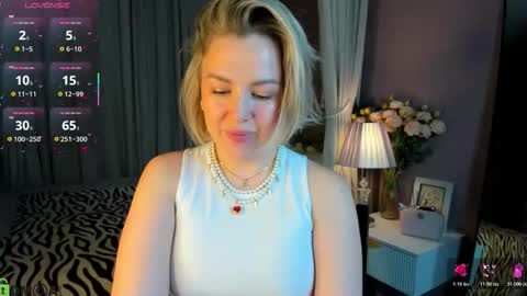 Snapshot of nikki_kai chatting on October 2025 12:44:02 AM Nikki online show from October 2025 12:44:02 AM