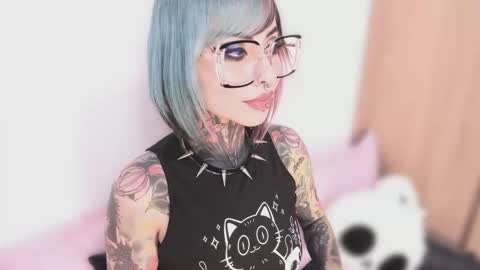 Nikki Ramone   online show from October 2025 10:18:01 PM