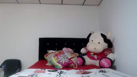 nikol_25 online show from October 2025 08:32:01 PM