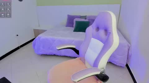 Nikol online show from September 2025 07:26:01 PM