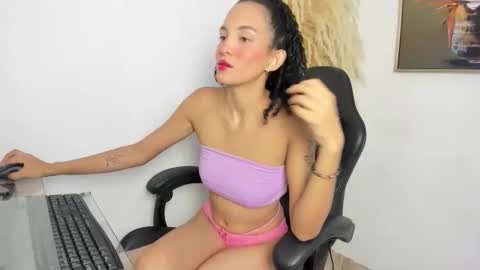 Snapshot of nikoll_evanss chatting on October 2025 03:33:02 PM nikoll_evanss online show from October 2025 03:33:02 PM