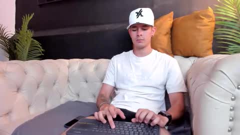 Nils online show from October 2025 05:05:01 AM