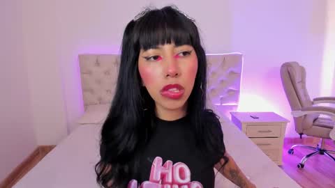 Nina Fox  online show from October 2025 01:45:02 PM