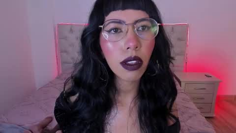 Nina Fox  online show from October 2025 01:28:01 PM