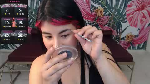 Nina online show from October 2025 09:25:02 PM